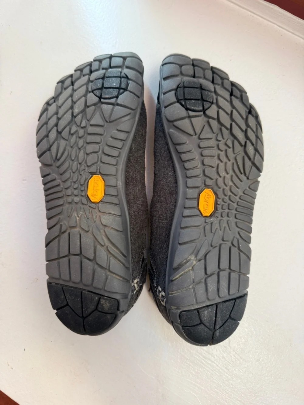 Women’s Vibram Fivefingers Classic canvas slip ons - Picture 3 of 4